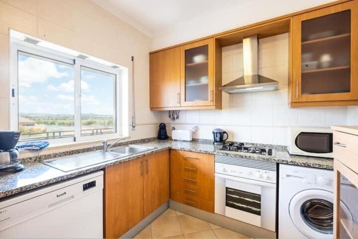 Apartment Alfarmar - Pool, Beach Only A Few Minutes Away Albufeira Bagian luar foto