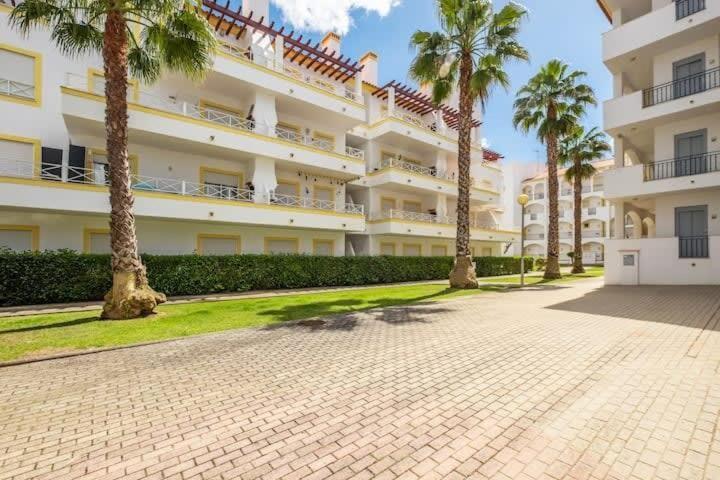 Apartment Alfarmar - Pool, Beach Only A Few Minutes Away Albufeira Bagian luar foto