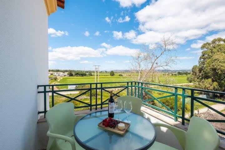 Apartment Alfarmar - Pool, Beach Only A Few Minutes Away Albufeira Bagian luar foto