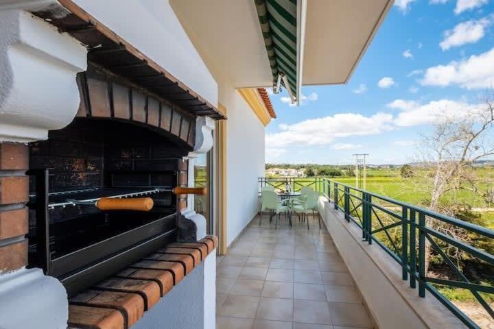 Apartment Alfarmar - Pool, Beach Only A Few Minutes Away Albufeira Bagian luar foto