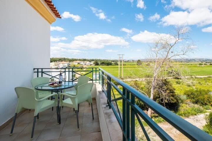 Apartment Alfarmar - Pool, Beach Only A Few Minutes Away Albufeira Bagian luar foto